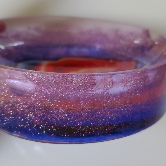 Resin ashtray - Picture 5 of 6